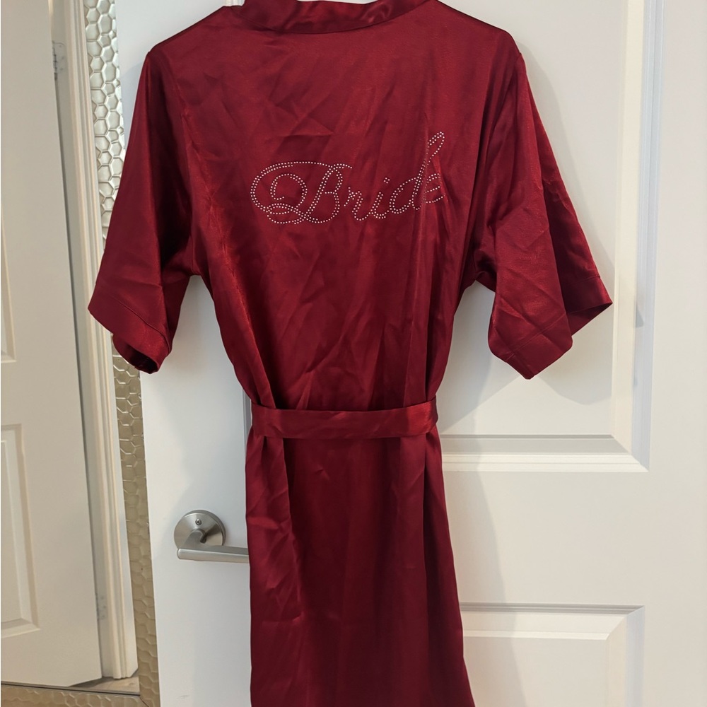 Local European Deep Red Satin Robe NWOT - Picture 2 of 4